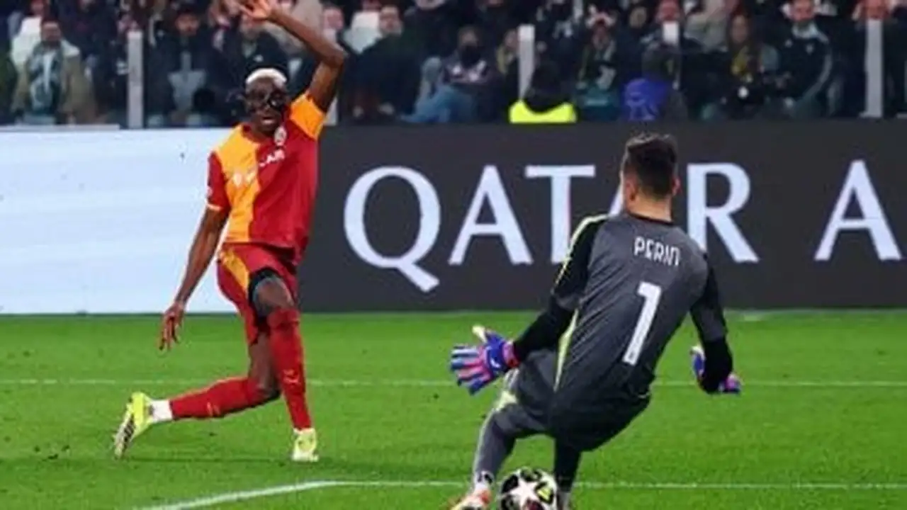 هل يصبح فيكتور أوسيمين البديل القادم لهجوم برشلونة عقب رحيل روبرت ليفاندوفسكي؟